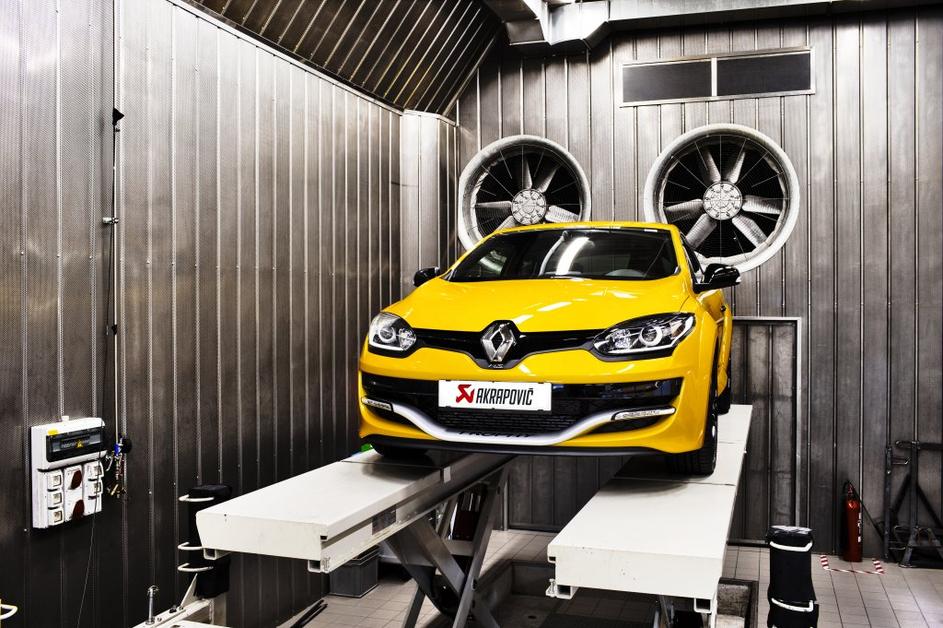 Megane RS akrapovič