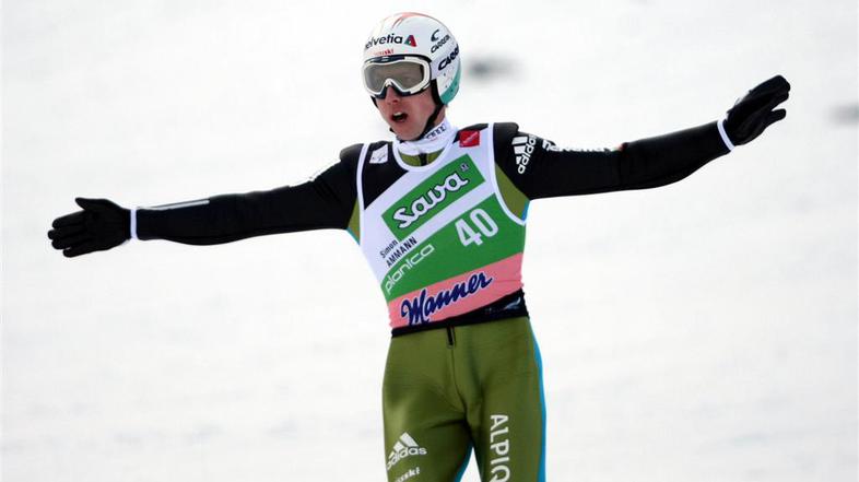 Simon Ammann je v finalni seriji pristal pri 236,5 metrih. (Foto: Saša Despot)