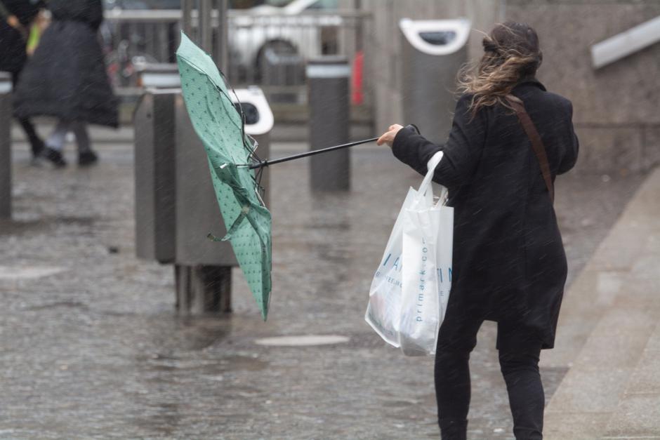 Neurje dež veter dež z vetrom povodenj deževje vreme nevihta | Avtor: Profimedia