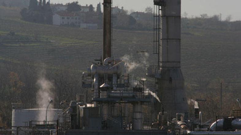 Koprska občina je v imenu krajanov tožila omenjeno kemično podjetje.