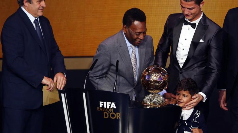 Michel Platini, pele in Cristiano Ronaldo na podelitvi Zlate žoge.