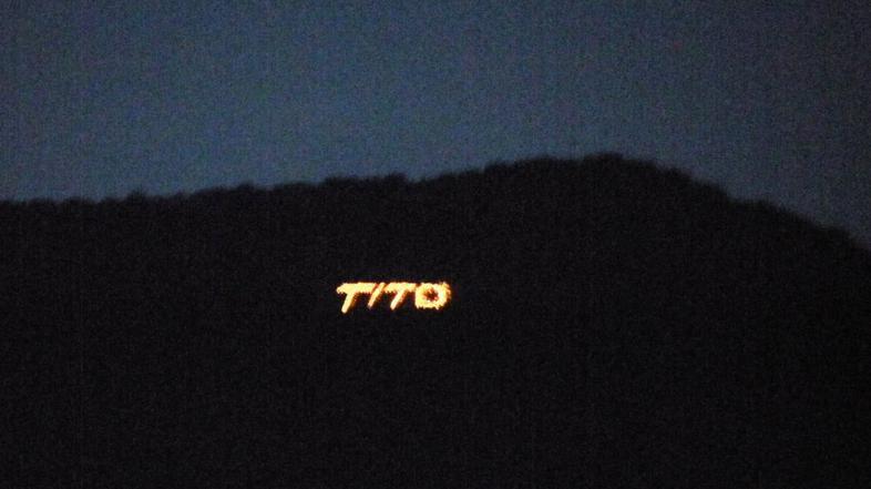 Naš Tito Vstaja napis