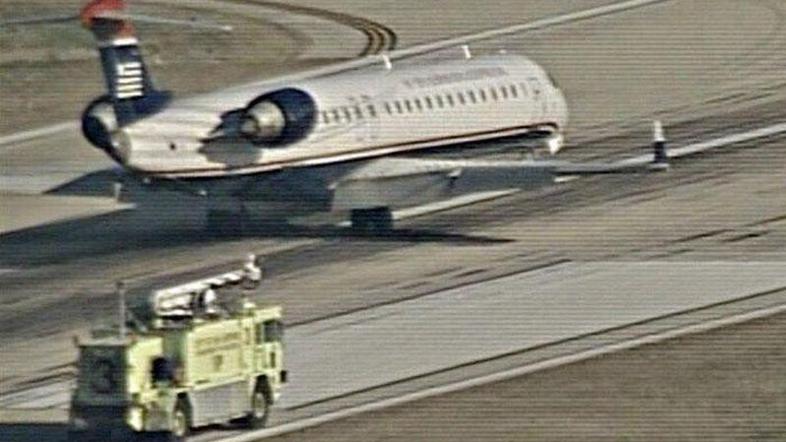 Pristanek letala v San Antoniu se je končal srečno. (Foto: News 4 WOAI)