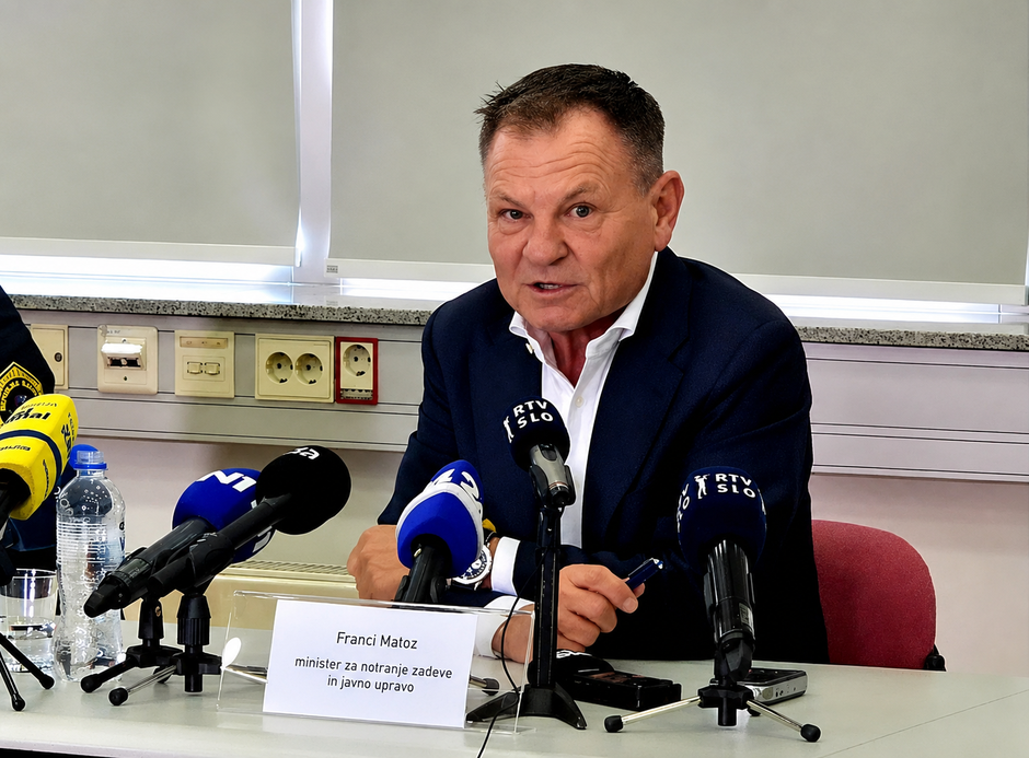 Franci Matoz tiskovna konferenca po akciji na območju Uršnih sel | Avtor: PU Novo mesto