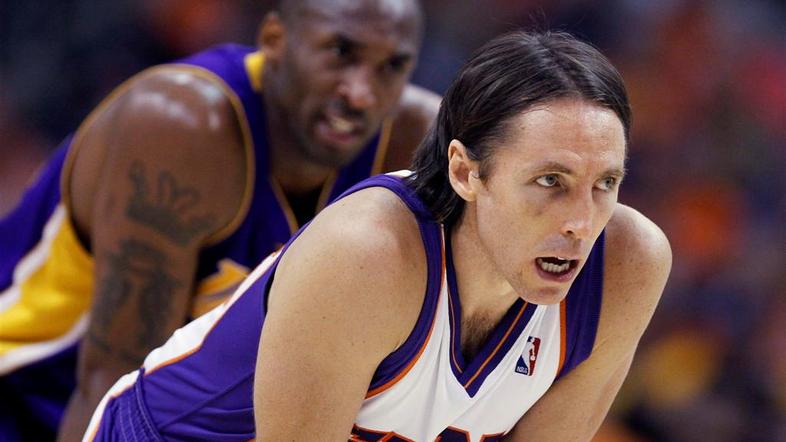 Kobe Bryant (levo) in Steve Nash NBA finale četrta tekma Suns Lakers