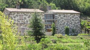 Kmečka hiša/vila Gregorja Golobiča, Vinjole pri Luciji