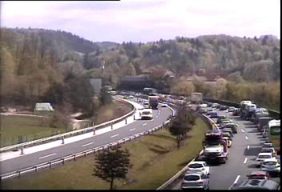 Kolone na dolenjki | Avtor: PIC