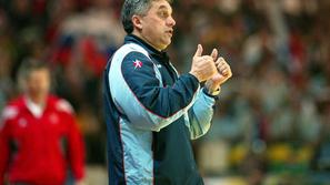 Slavko Ivezič je že dobro uro po imenovanju na mesto prvega trenerja vodil treni