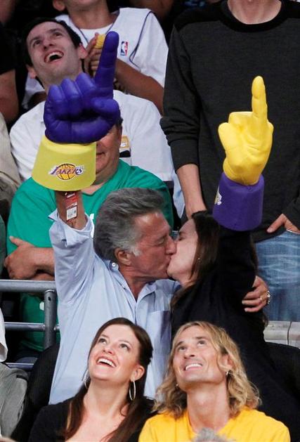 Dustin Hoffman z ženo