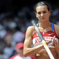 Isinbajeva je aktualen svetovni rekord (5,05 metra) postavila lani na olimpijski