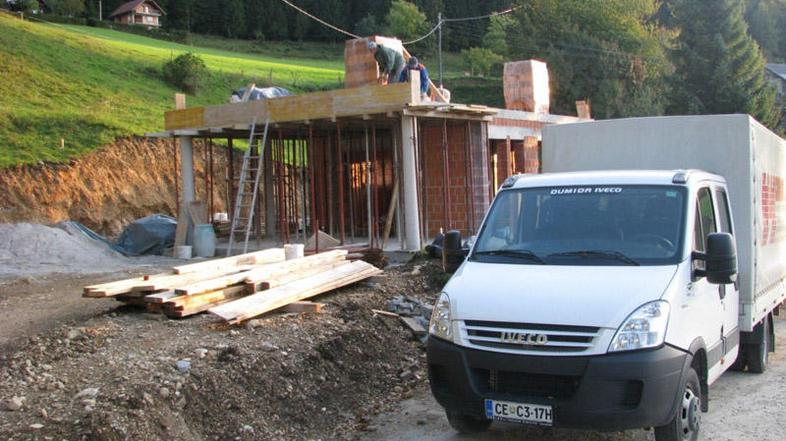 V Belih Vodah nad Šoštanjem bodo do pomladi zgradili mrliško vežico.