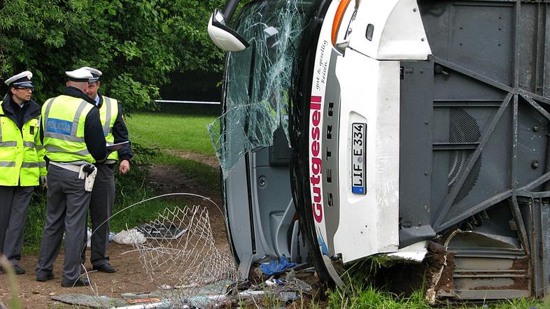 Nesreča avtobusa na gorenjski avtocesti
