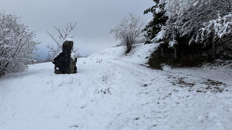 Sneg Kal pri Ivančni Gorici, Ambrus