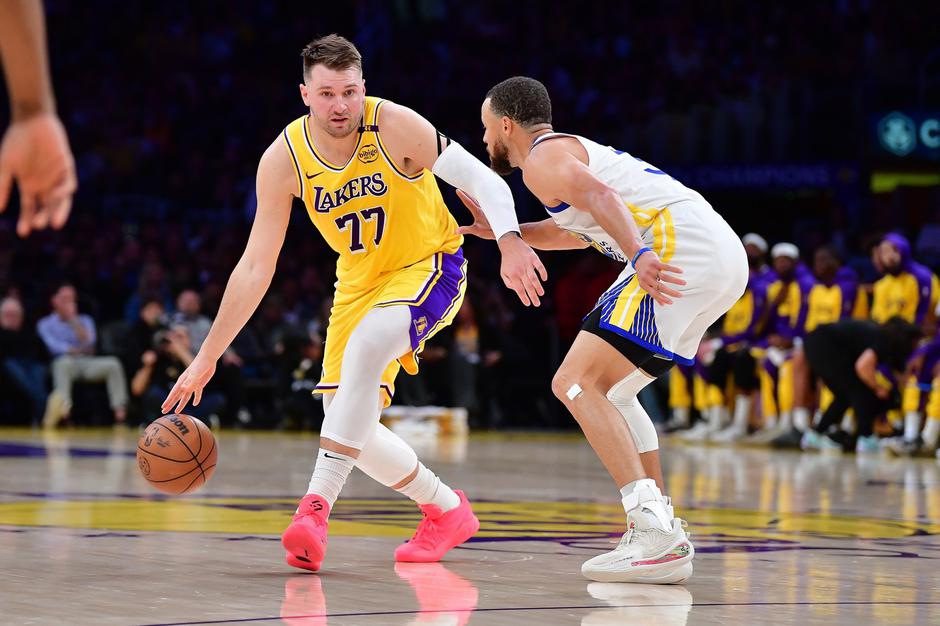 Luka Dončić in Stephen Curry | Avtor: Profimedia