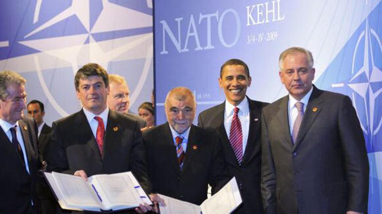 Albanska premier Sali Berisha in predsednik Bamir Topi ter hrvaška predsednik St