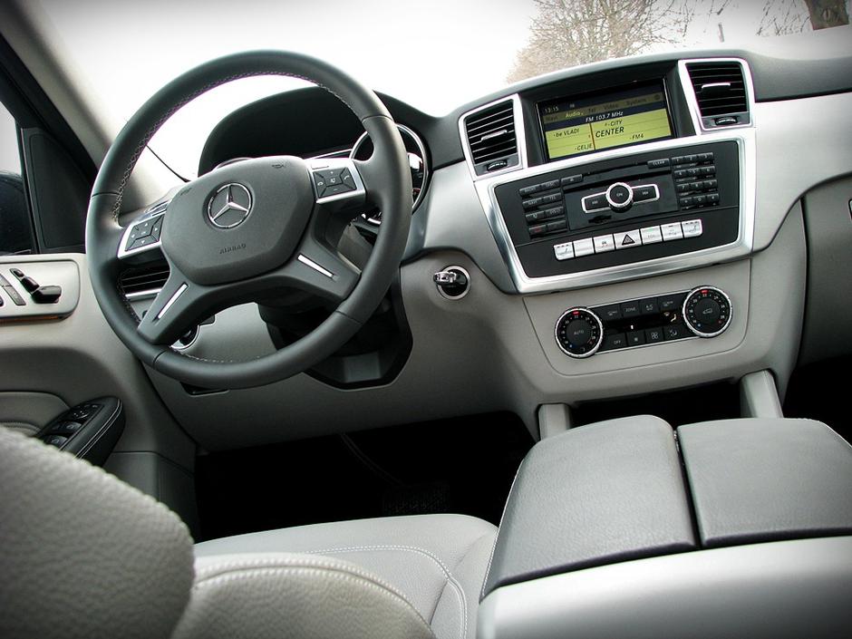 Mercedes-benz ML | Avtor: Andrej Leban
