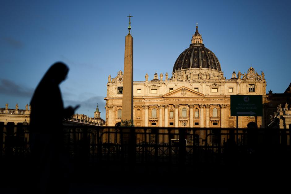 Pred baziliko Svetega Petra se zbirajo množice | Avtor: Profimedia