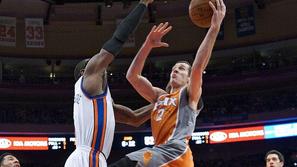 Goran Dragić skromne minute pri Phoenixu dobro izkorišča. (Foto: Reuters)