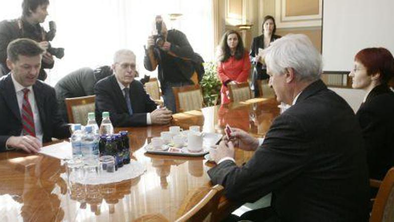 Sodniki so izvedli opozorilni protest.