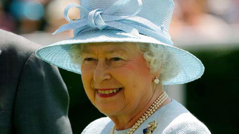 Britanska kraljica Elizabeta II. služi s kmetijstvom.