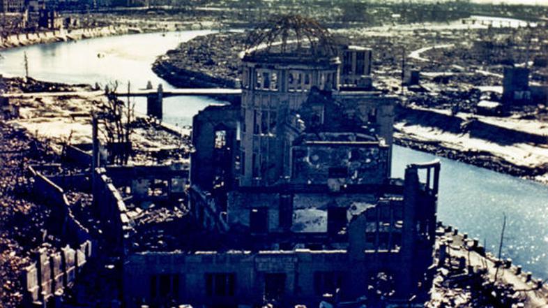 Slika prikazuje uničenje, ki ga je septembra leta 1945 povzročila atomska bomba,