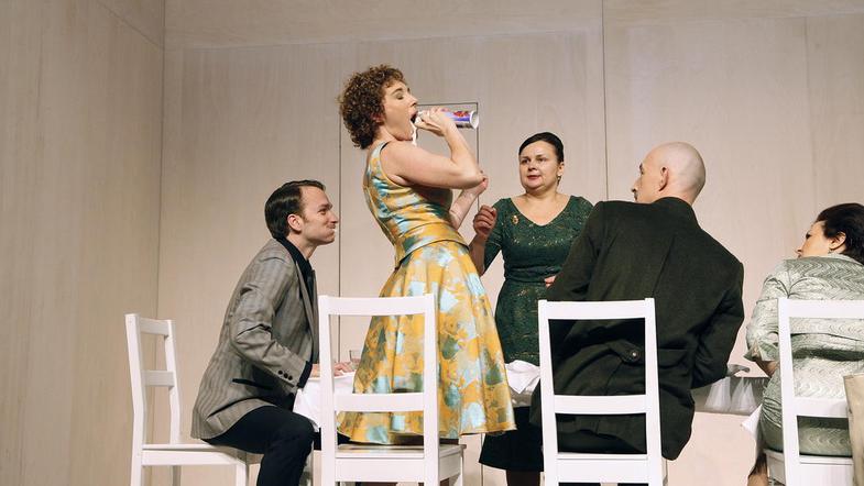 Predstava traja uro in 10 minut ter nima odmora.  (Foto: Damjan Švarc, SNG Drama