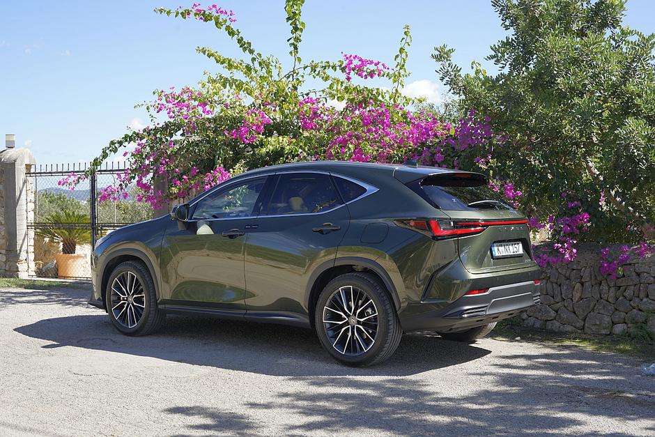 lexus NX | Avtor: MatijaJanežič