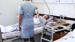 Slovenija 16.12.2013 medicinsko osebje, medicinska sestra, pacient, bolniska pos