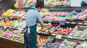 trgovec sadje zelenjava