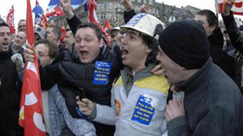 Predstavniki sindikatov poročajo o stavki med 53 in 55 odstotkov učiteljev.