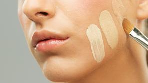 tekoči puder, obraz