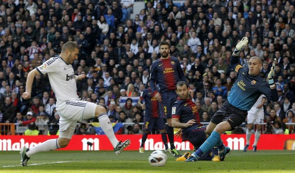 Benzema Valdes Mascherano Pique Real Madrid Barcelona Liga BBVA Primera Division