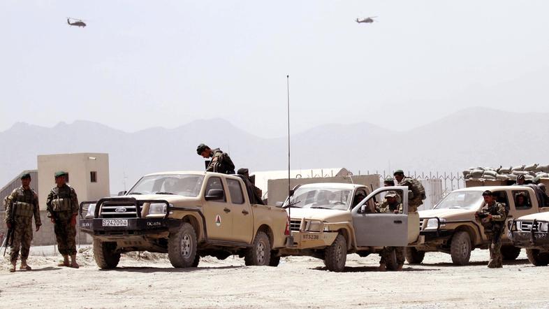 Afganistanska vojska je po napadu postavila dodatno varovanje v okolici vojaške 