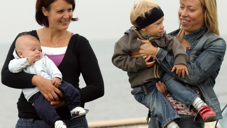 Mamici trimesečnega Emanuela in 19-mesečnega Niccoloja radi živita v Izoli.