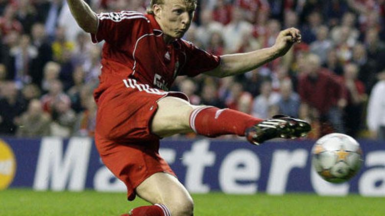 Dirk Kuyt je v 43. minuti igre Liverpool popeljal v vodstvo.