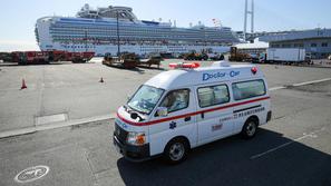 Ladja pred japonsko obalo