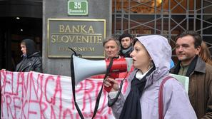 Protest proti finančnemu kapitalizmu pred Banko Slovenije..