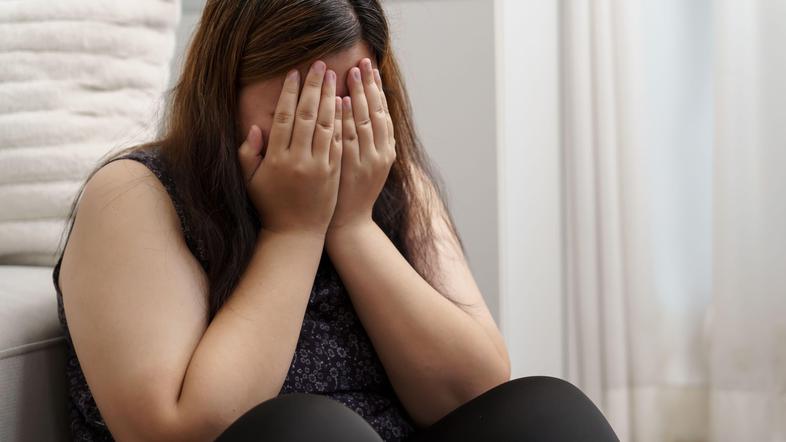 žalost, stiska, obup, jok, stres, kortizol,