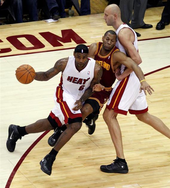 LeBron James in Zydrunas Ilgauskas