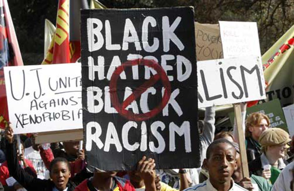 V soboto so se na ulicah prestolnice zbrali demonstranti in zahtevali mir.