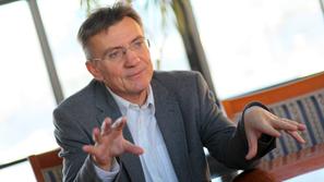 "Vse kaže, da se bodo podjetja Uni zrušila sama od sebe. Zato ne bo treba odpove