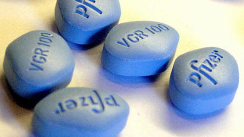 Smrdeč plin, ki večjih količinah nastaja in se sprošča v razkrajajočih se jajcih