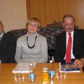 Miloš Habrnal (ob njem krška podžupanja Nuša Somrak in Andrej Kulovec iz Krke) p