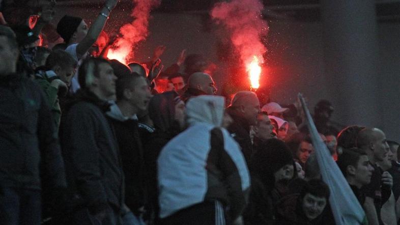 navijači bakle bakla Olimpija Ljubljana Maribor večni derbi četrtfinale Pokal Sl