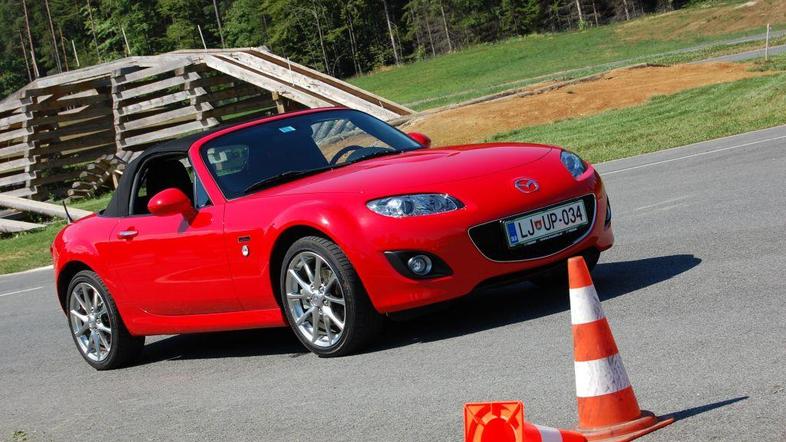 Mazda MX-5 je po dvajsetih letih in treh generacijah še vedno moderen in športen