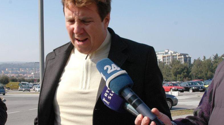 Sončna hiša je bila morda razlog za grozilna SMS sporočila. (Foto: Barbara Milav