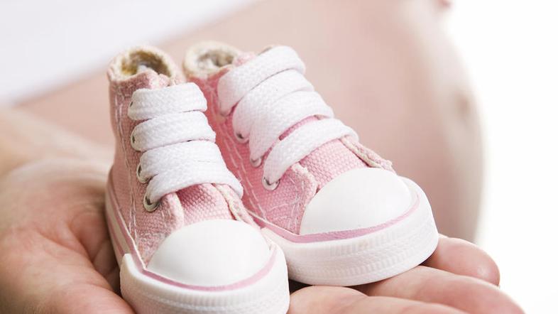 Porodničar Pušenjak nosečnicam v zadnjem trimesečju odsvetuje vožnjo s kolesom a