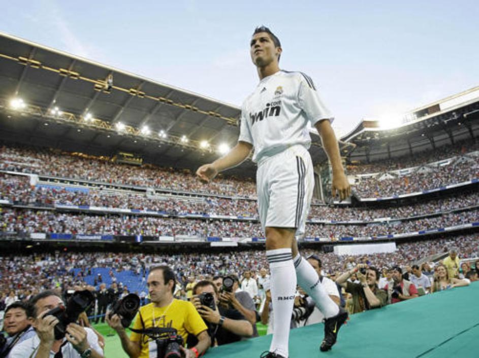 Real je za Kakaja in Cristiana Ronalda odštel rekordne zneske za prestop.