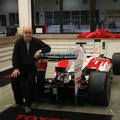 Dirkalnika še nismo pokazali. Tu je Zoran Stefanović ob stari Toyoti. (Foto: Ste