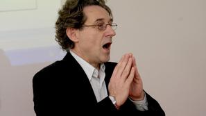 Branimir Štrukelj iz Konfederacije sindikatov meni, da vlada še ni izčrpala vseh